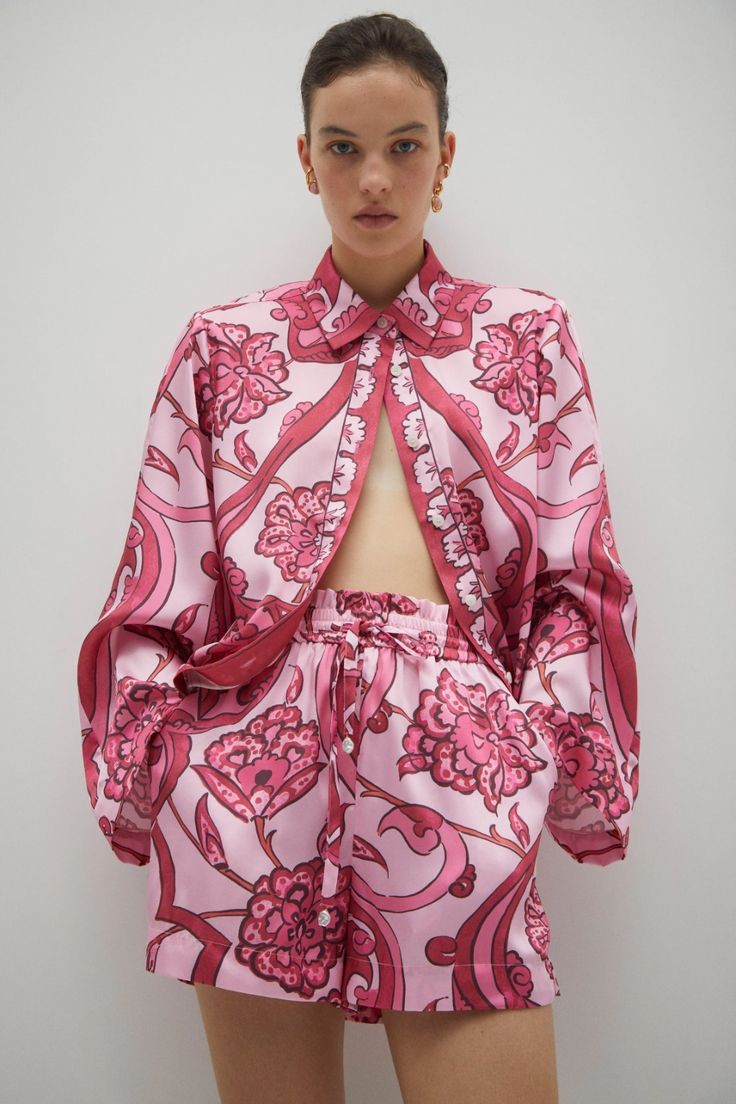 Pink Paisley Perfection: A Vintage-Inspired Ensemble