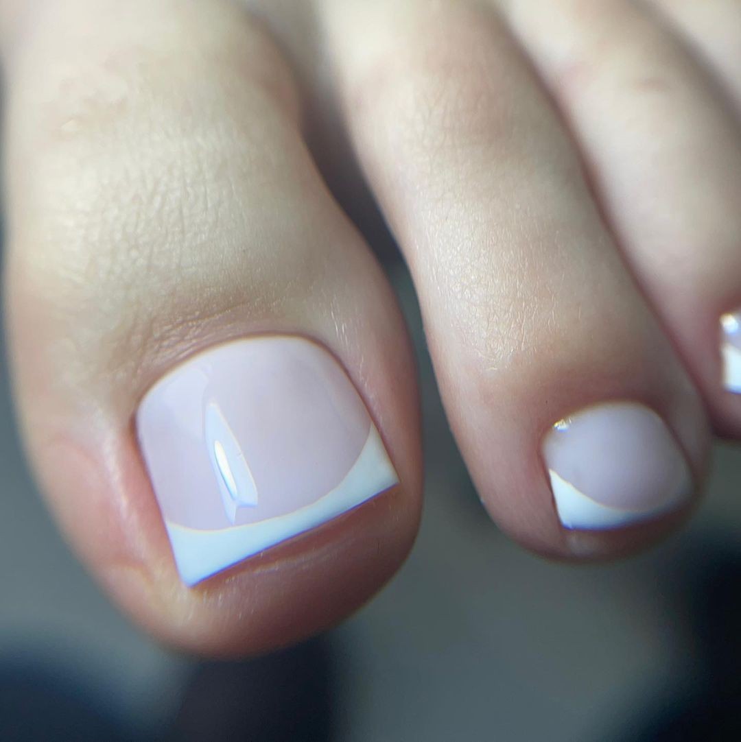 Sleek French Tips: A Modern Take on a Classic Design