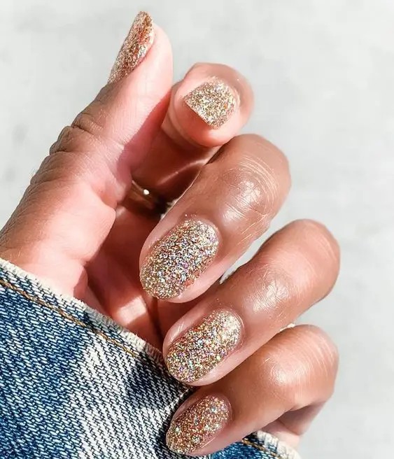 Very Short and Chic New Year’s Nails