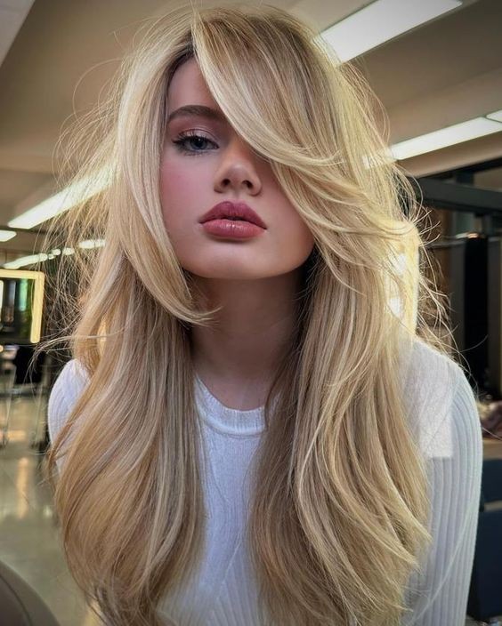 Blonde Elegance with a Modern Edge