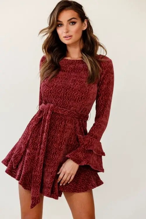 Textured Elegance in Maroon: Embrace Autumn’s Richness