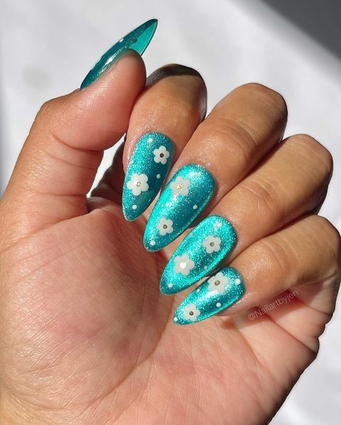 Turquoise Sparkle with Daisy Accents