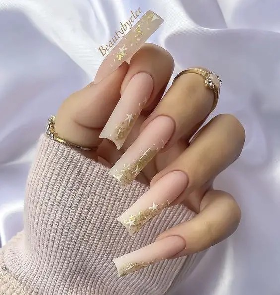 Minimalist Nail Art: Subtle Beauty