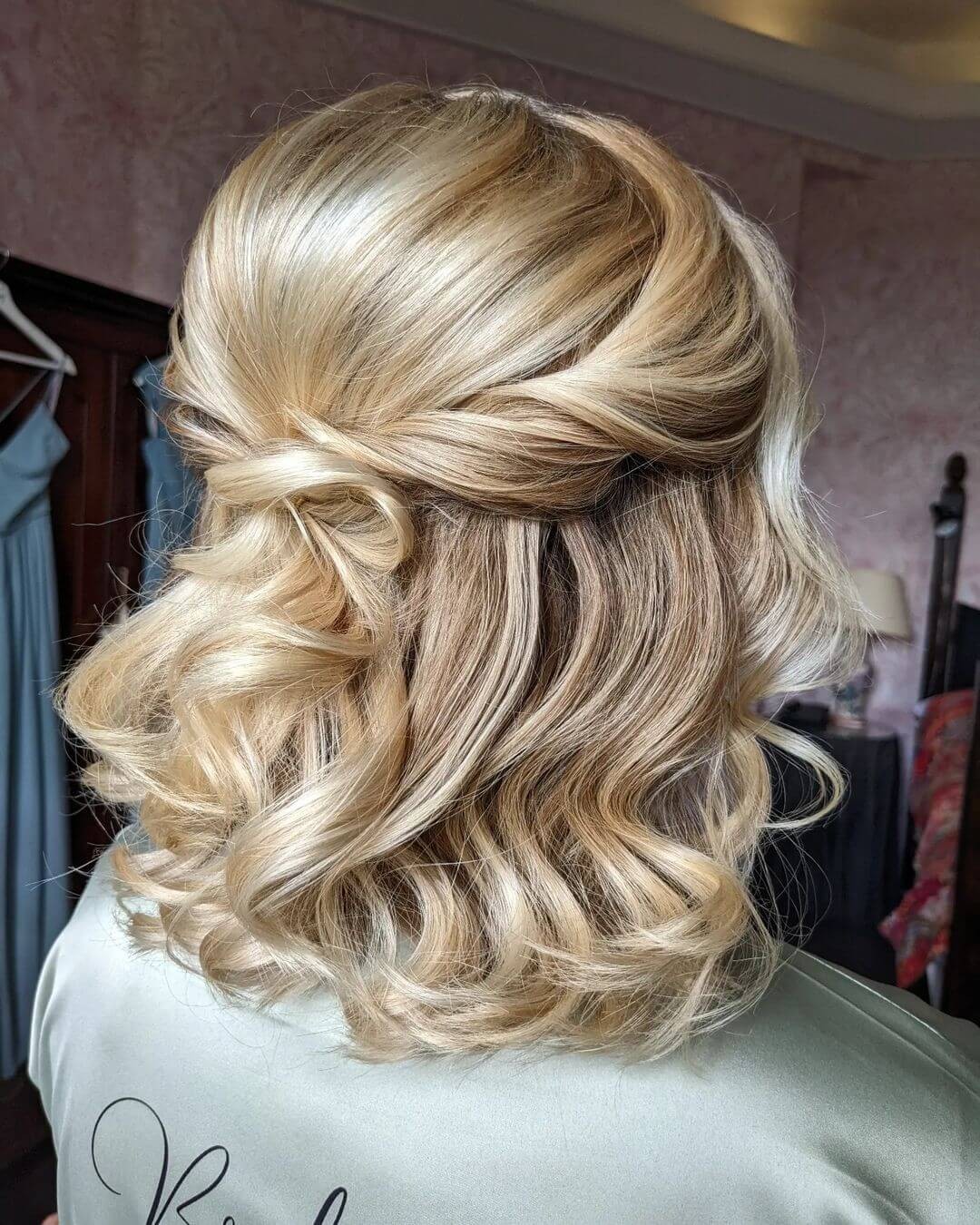 Curled Perfection: The Soft Wave Pin-Up