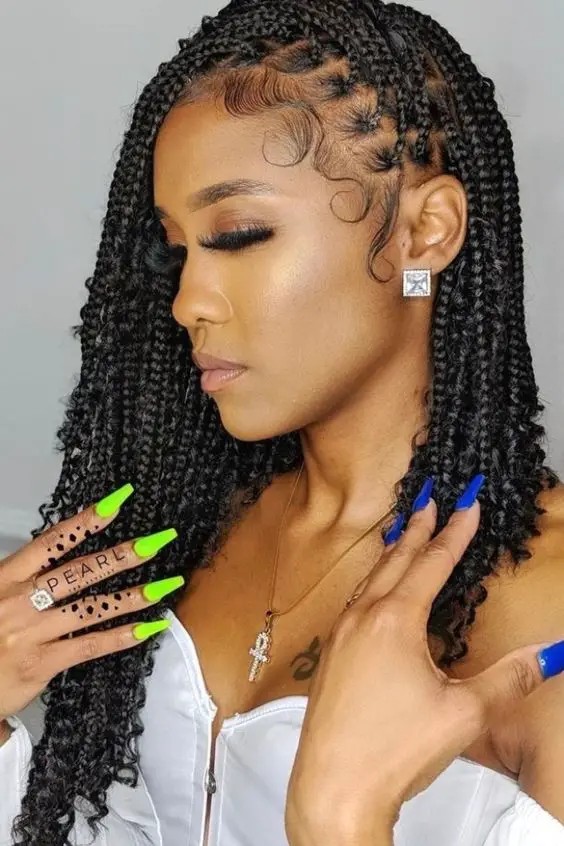 Knotless Braids with Twists: