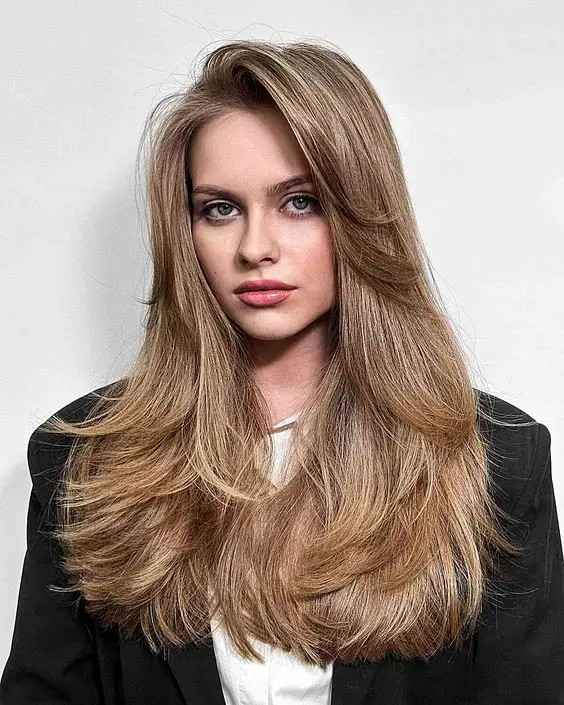 Layered Straight Haircut: