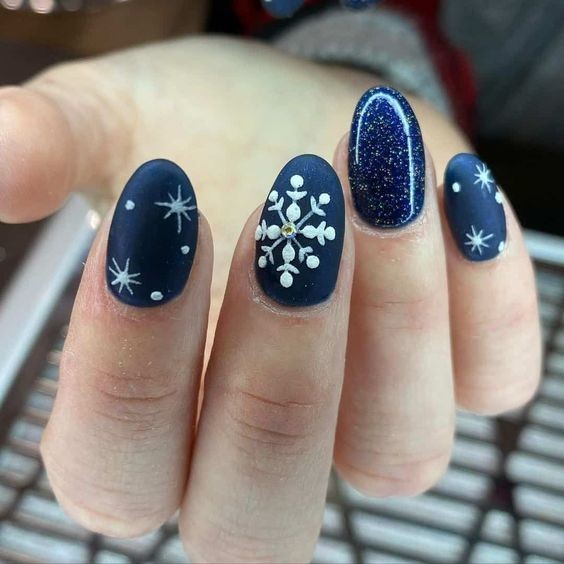 Acrylic Blue Round Christmas Nails with Snowflake Art