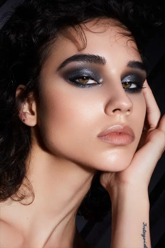 Smokey Eye Perfection: Classic Elegance