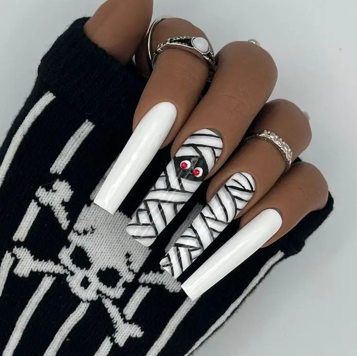 Mummy Wrap Nails: