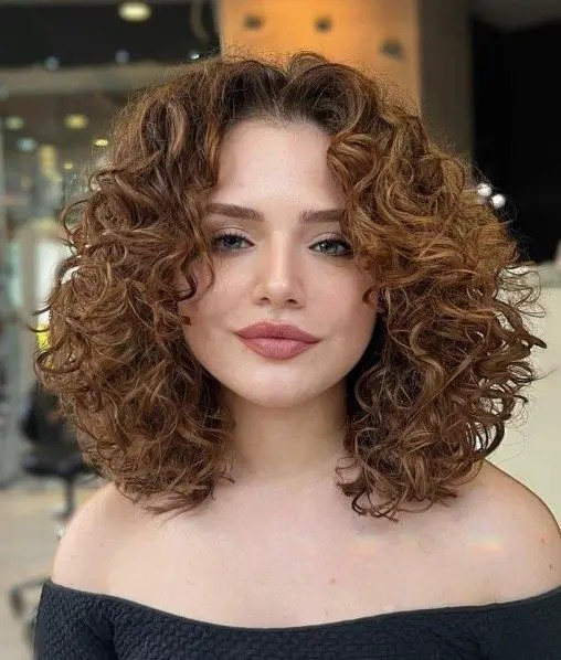 Plus Size and Round Faces: Curly Hair Inspiration