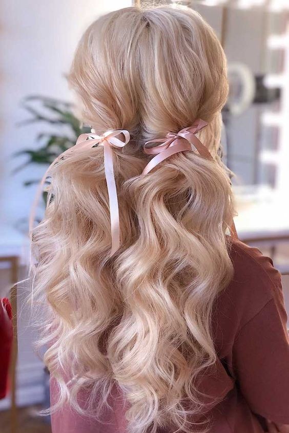 Low Ponytail with Ribbon