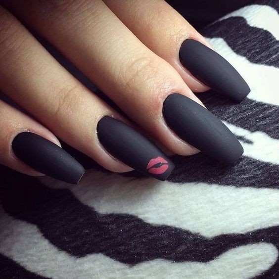 Single Accent Nail: