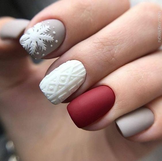 Short Nail Colors: Chic and Versatile