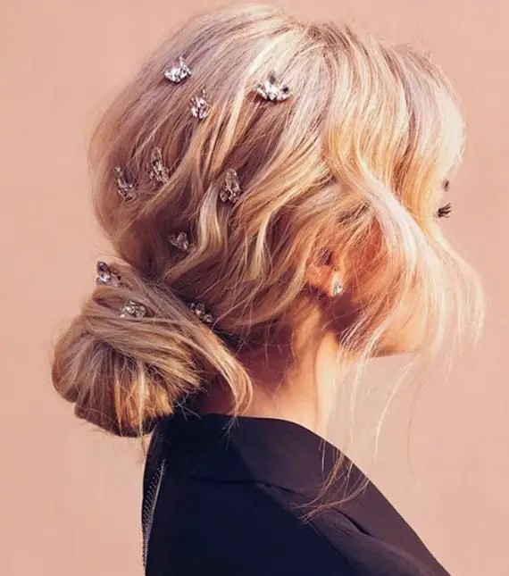 Low Twisted Bun: