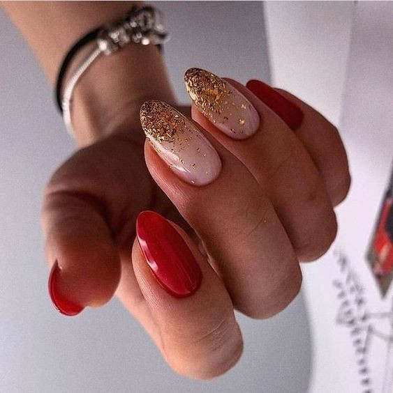 Simple Short Almond Nails in Red and Gold