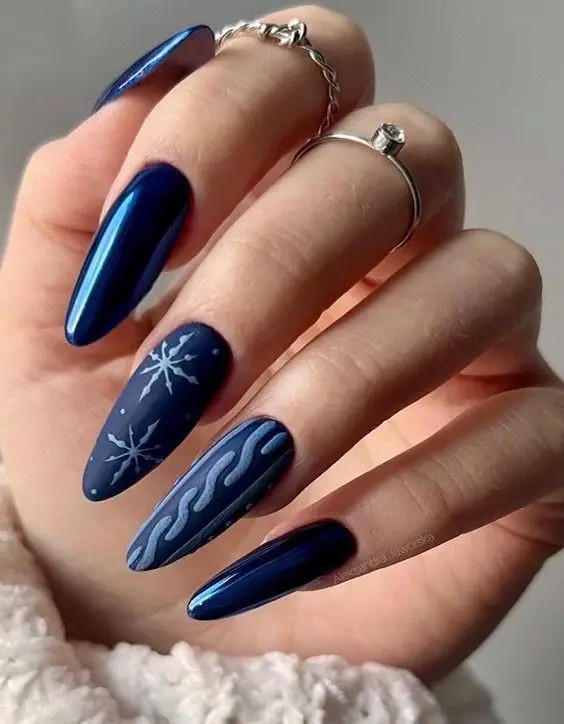 Classy Blue New Year’s Nails