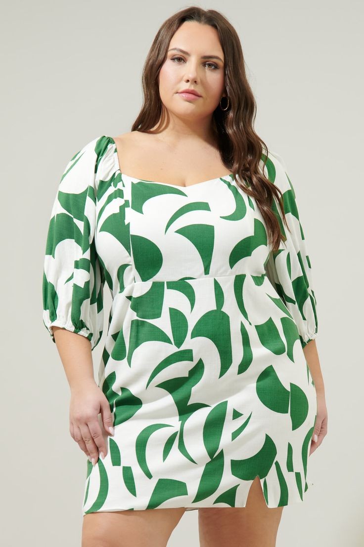 Green Graphic Glamour: A Bold Plus-Size Beauty