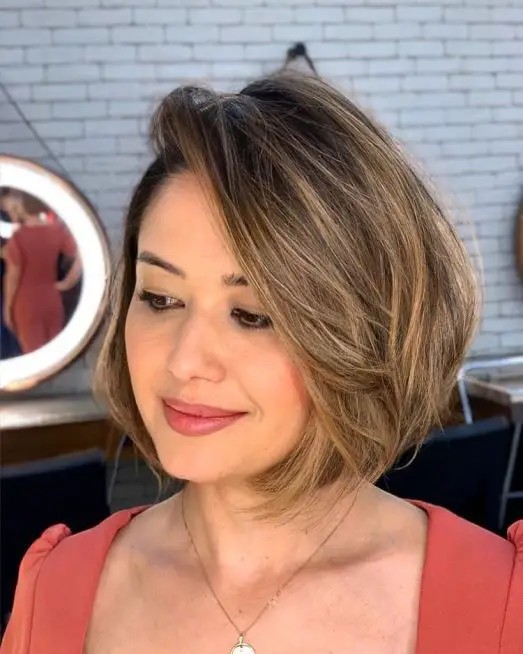 Textured Bob with Highlights: