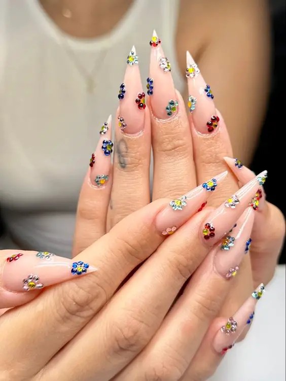 Rhinestone Flowers Nail Art: