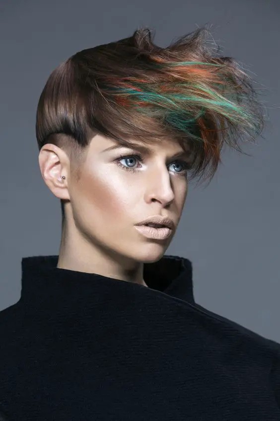 The Modern Mingle: Short Hair with a Creative Burst