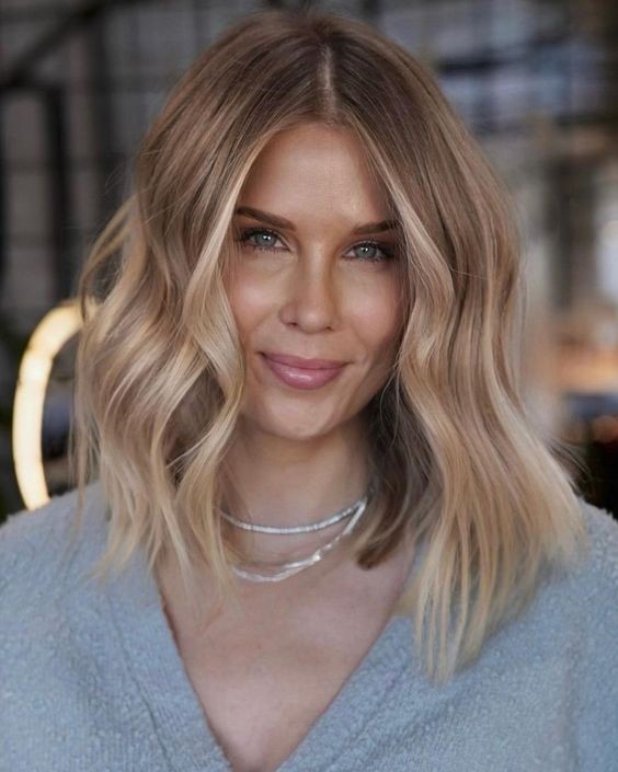 Idea 14: Medium-Length Hair with Balayage Highlights