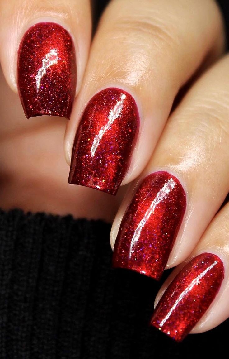 Red Glitter Accent Nails: