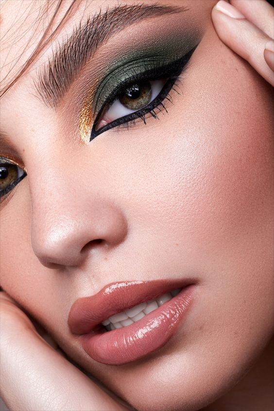 Sultry Smoky Eyes with a Twist