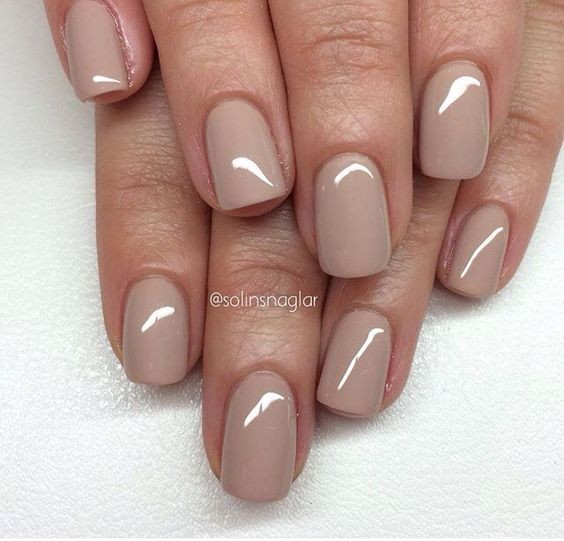 Creamy Taupe Gel Nails: