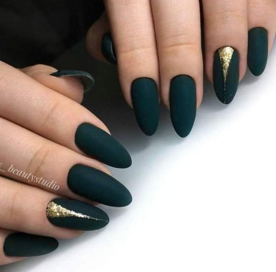 Long Round Christmas Nails in Dark Green