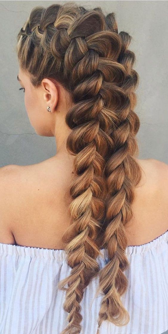 Wavy Hair Wonders: Two Braids for Effortless Texture