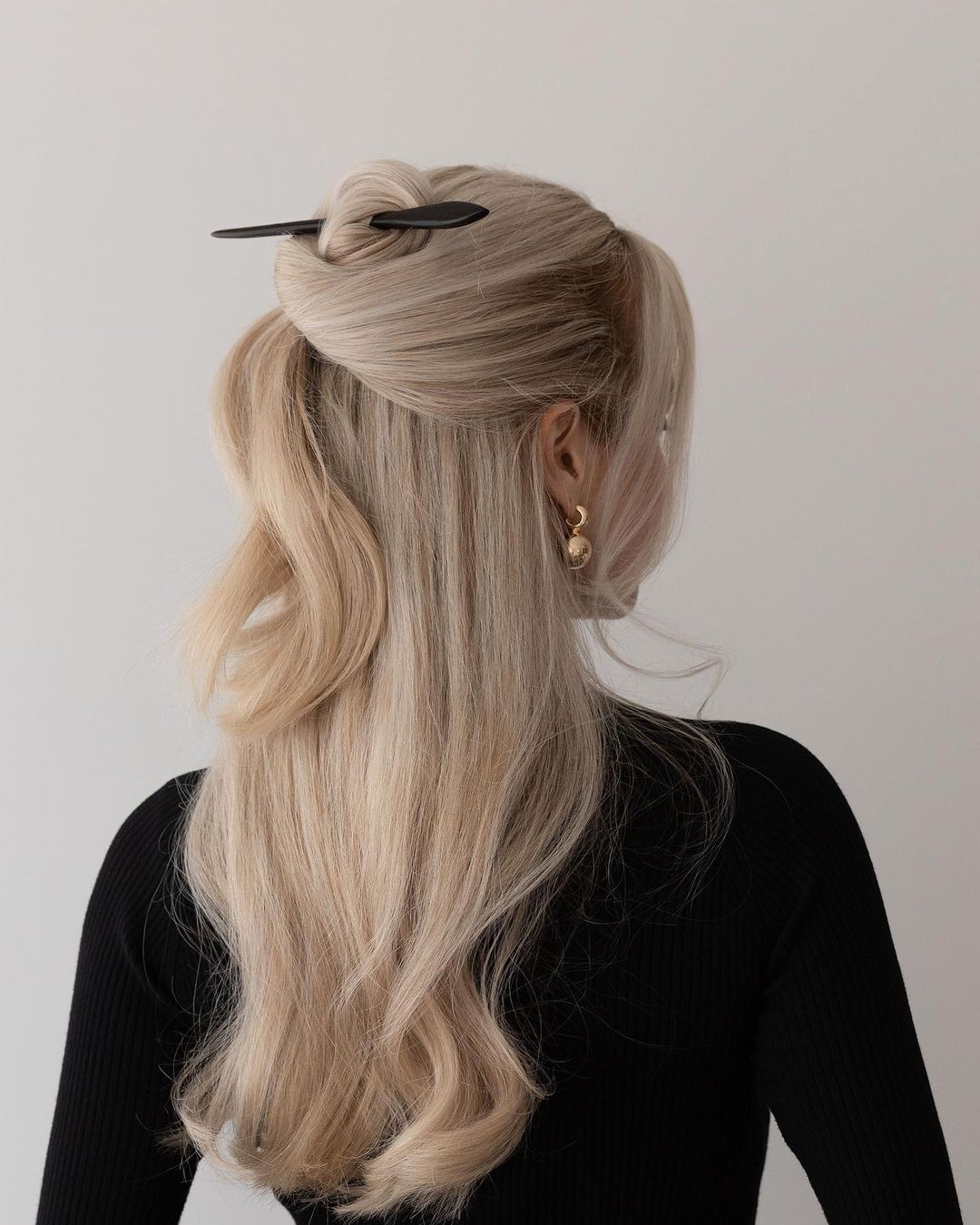 Elegant Blonde Twist