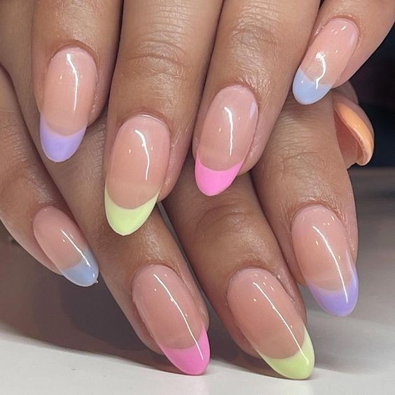 Subtle Pastel Medium Oval Nails: