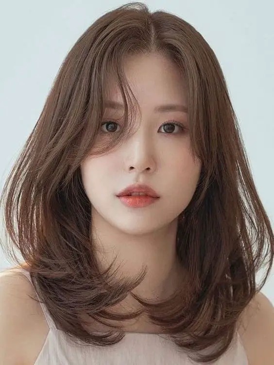 Korean Mid-Length Lob: Minimalist Beauty