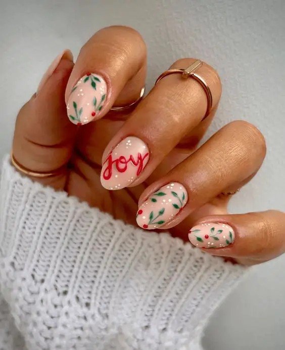 Round Christmas Nails in Acrylic Coffin Style with Red and Green