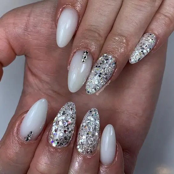 Silver Snow Globe Nails: