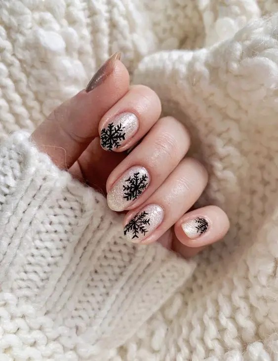 Minimalist Nail Art: Subtle Beauty