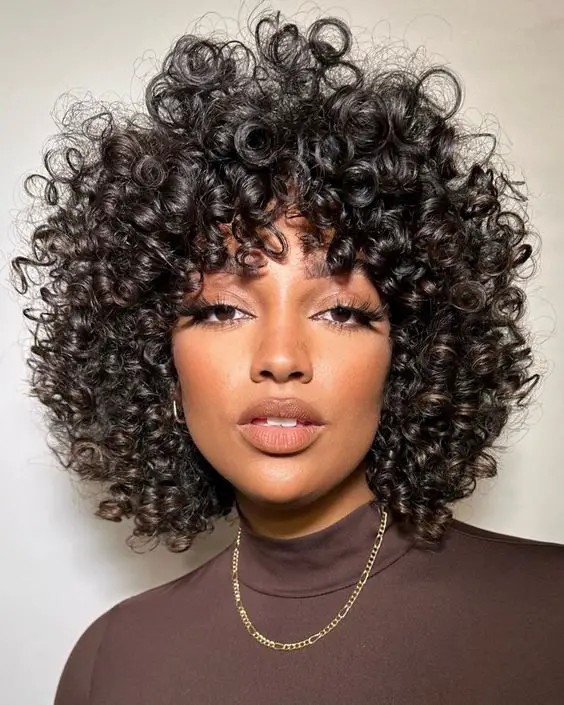 Shoulder-Length Curls with Bangs: The Ultimate Versatility