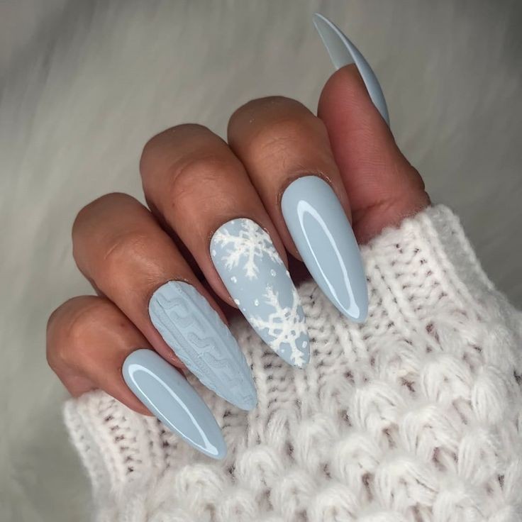 Blue Nail Art: Royal Elegance