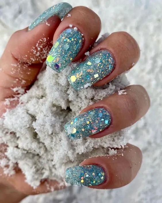 Glittering Frost Dip Nails: