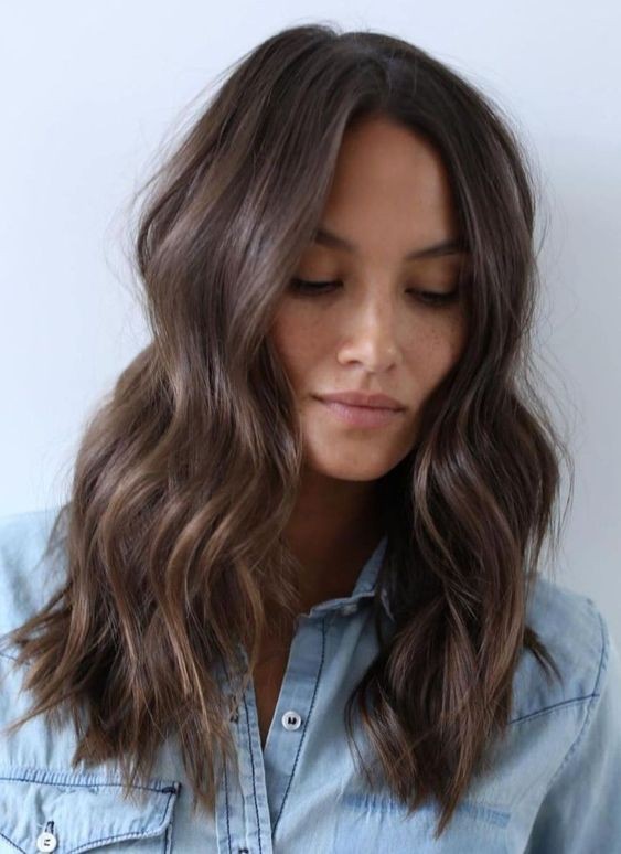 Soft Brunette Curls for Everyday Elegance