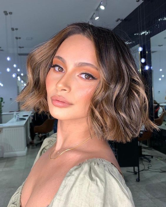 The Effortlessly Chic Wavy Bob