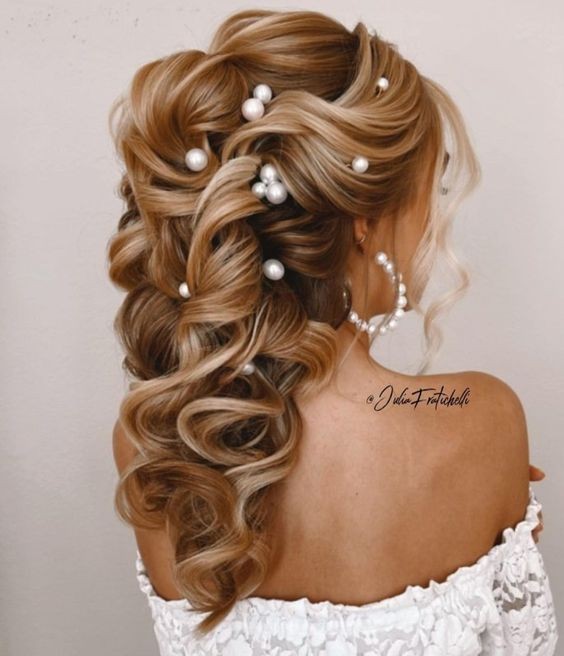 Pearl-Adorned Curls