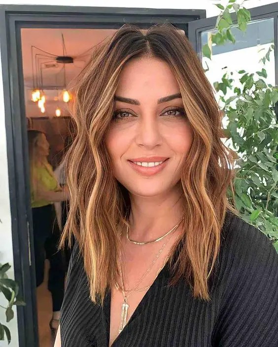 Medium-Length Layered Haircut with Highlights: