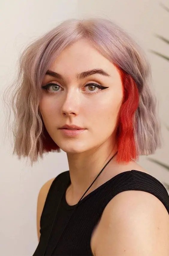 Bold and Dual-Toned: A Striking Statement for Short Hair