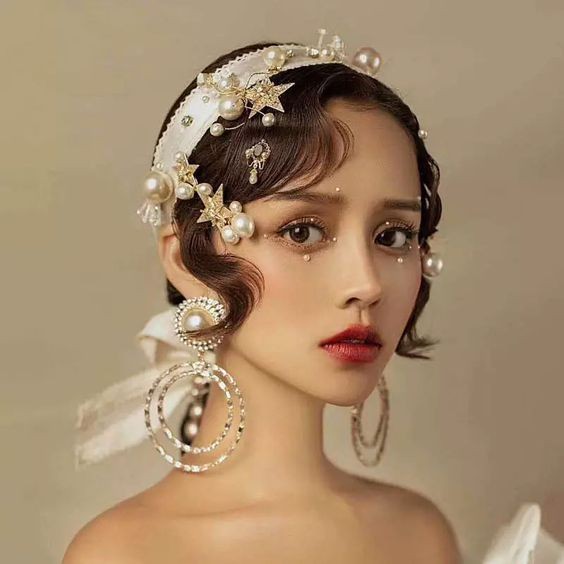 The Vintage Pearl Headdress