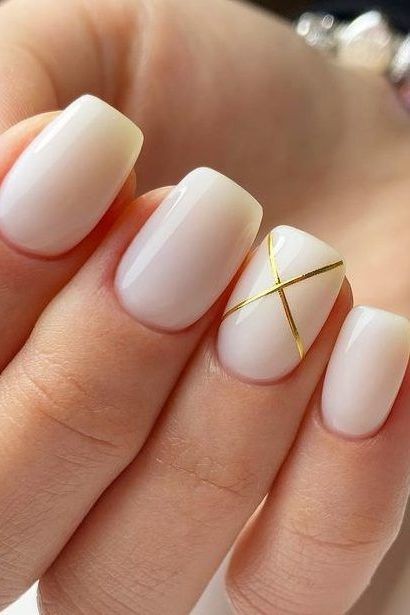 Single Color Minimalist Nail Art: