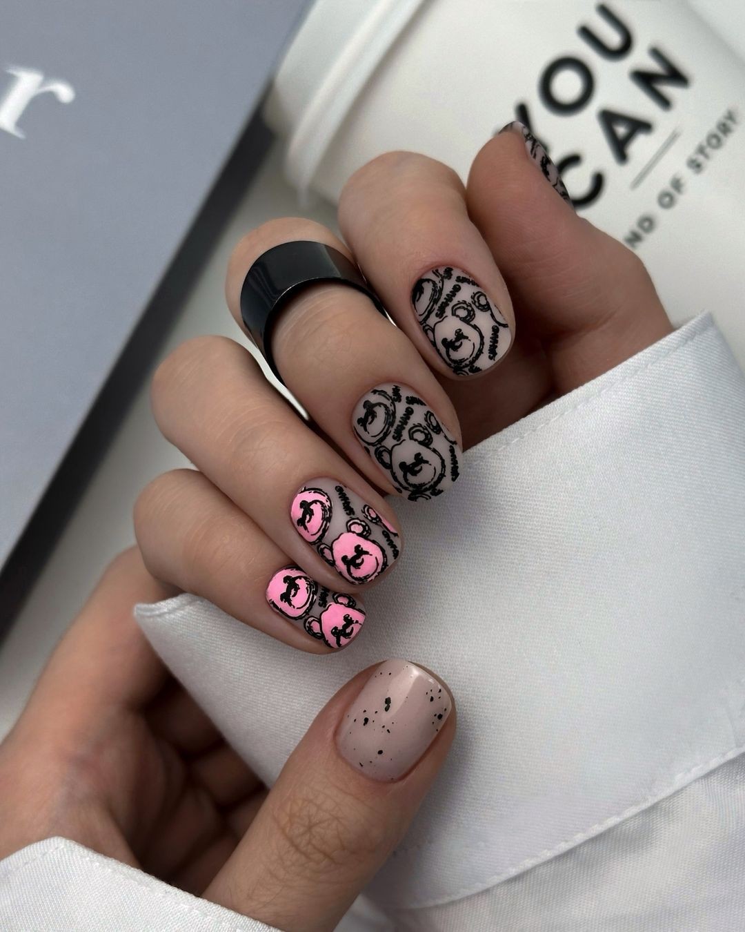 Baroque Elegance: Timeless Art on Nails