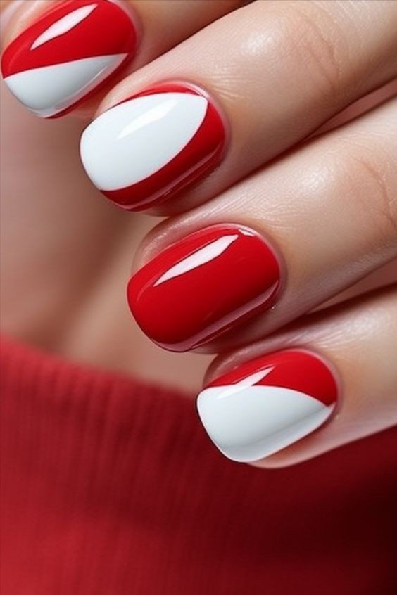 Merry and Bright: Round Christmas Nails in Red and White