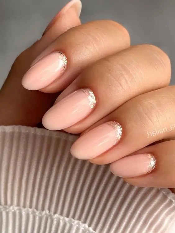 Peachy Nude Nails: