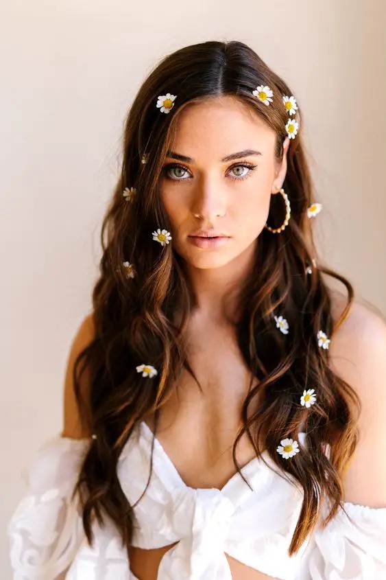 Bohemian Waves with Daisy Accents – Effortless Elegance